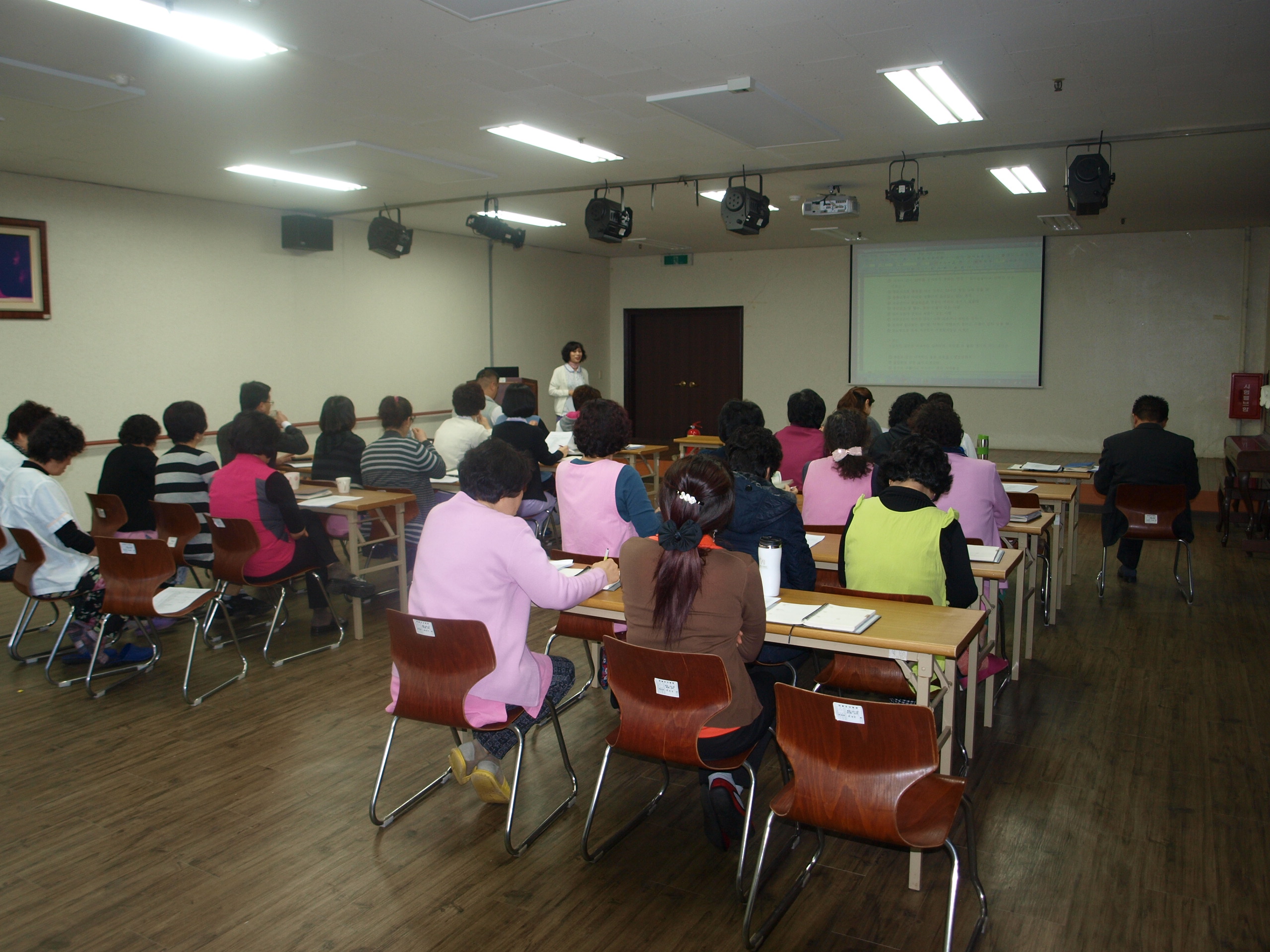 3668_직원사진2 (2).JPG
